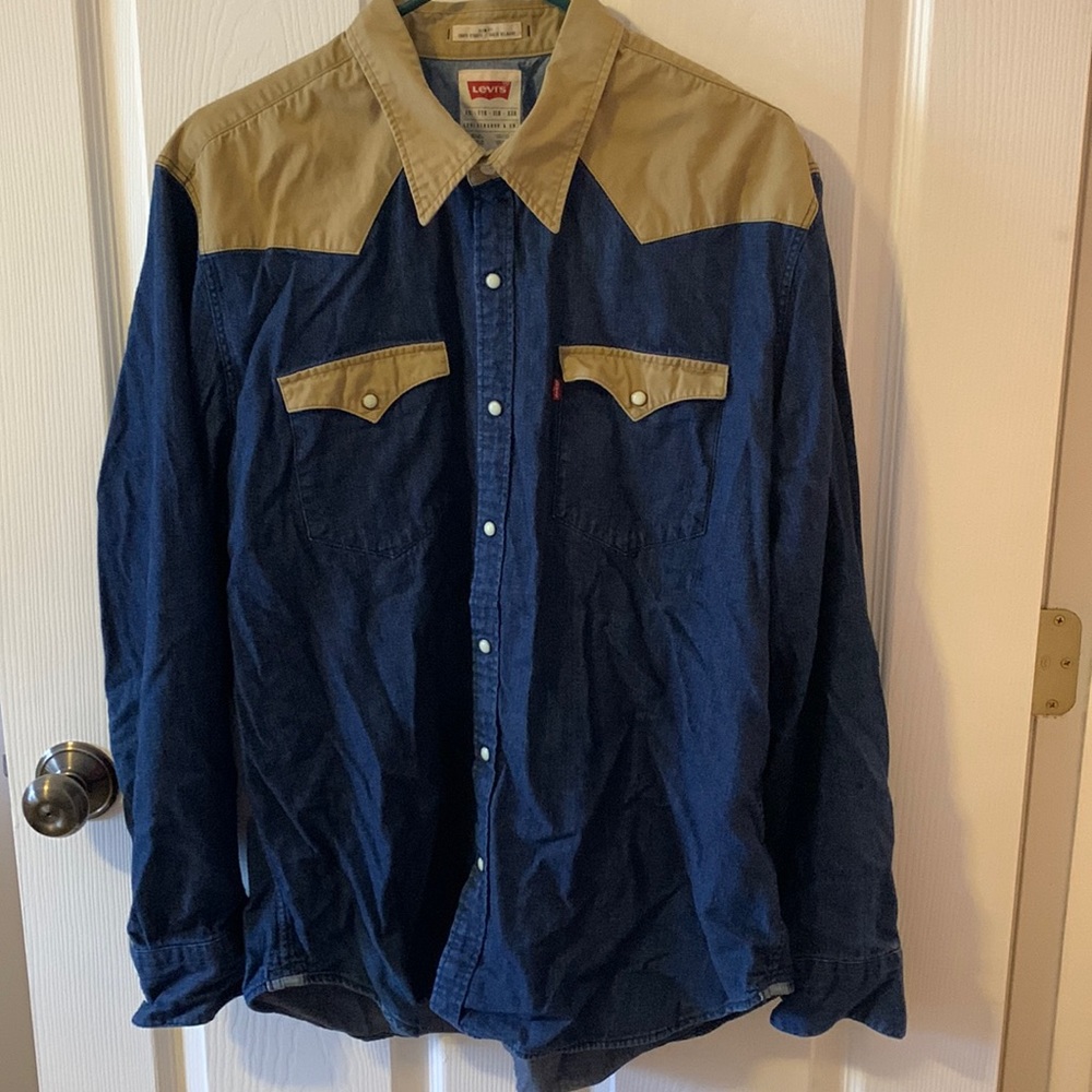 Levi’s vintage XXL western style denium shirt.